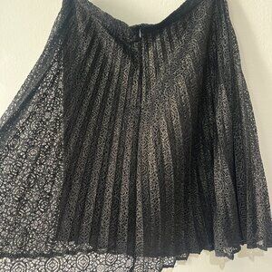 CALVIN KLEIN Pleated Black Skirt w Gold shimmer